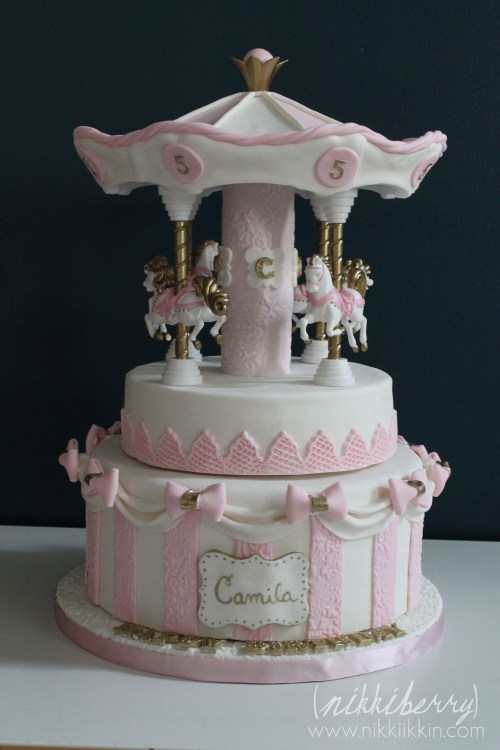 Nikkiikkin carousel cake 1