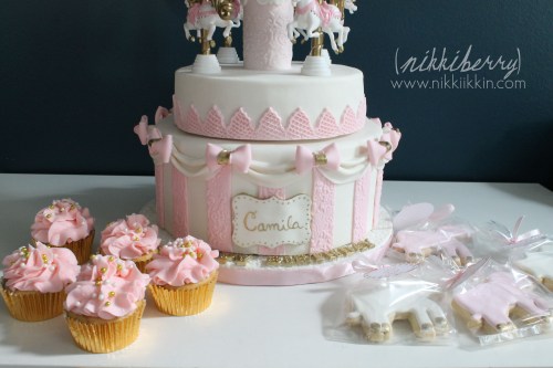 Nikkiikkin carousel cake 15