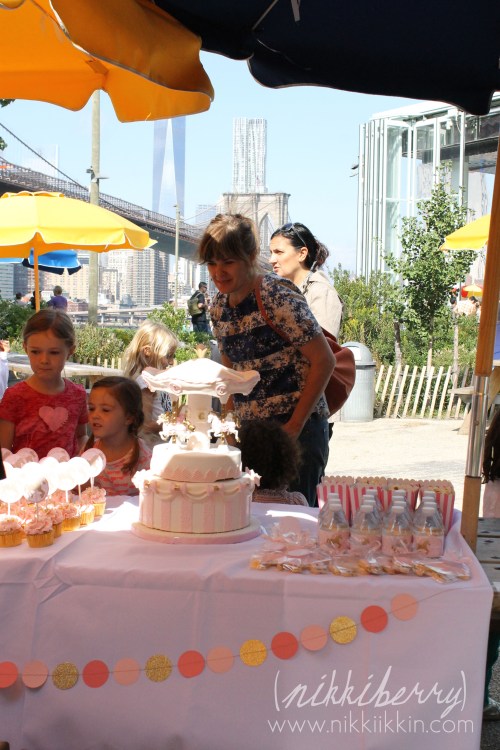 Nikkiikkin carousel cake 18