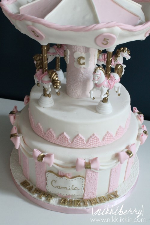 Nikkiikkin carousel cake 2