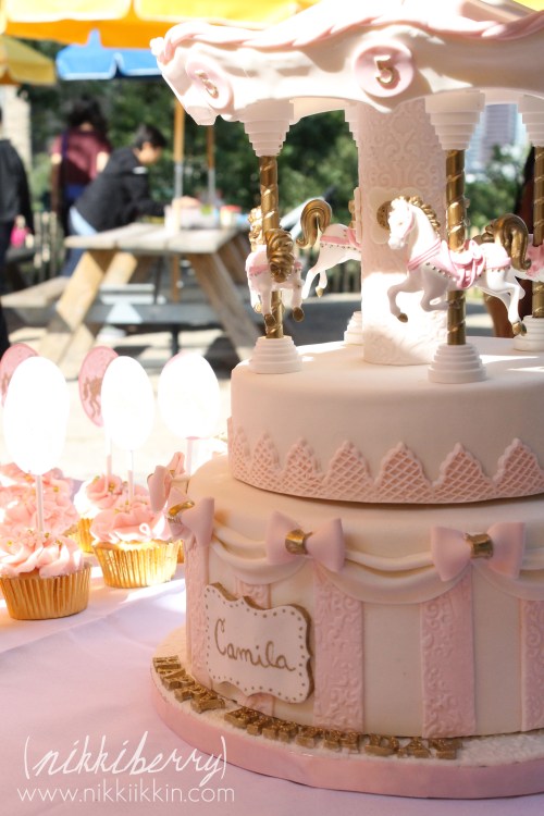 Nikkiikkin carousel cake 3