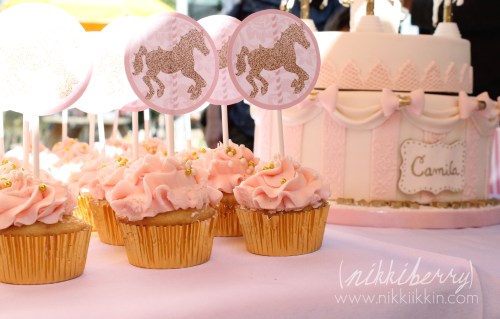 Nikkiikkin carousel cake 4